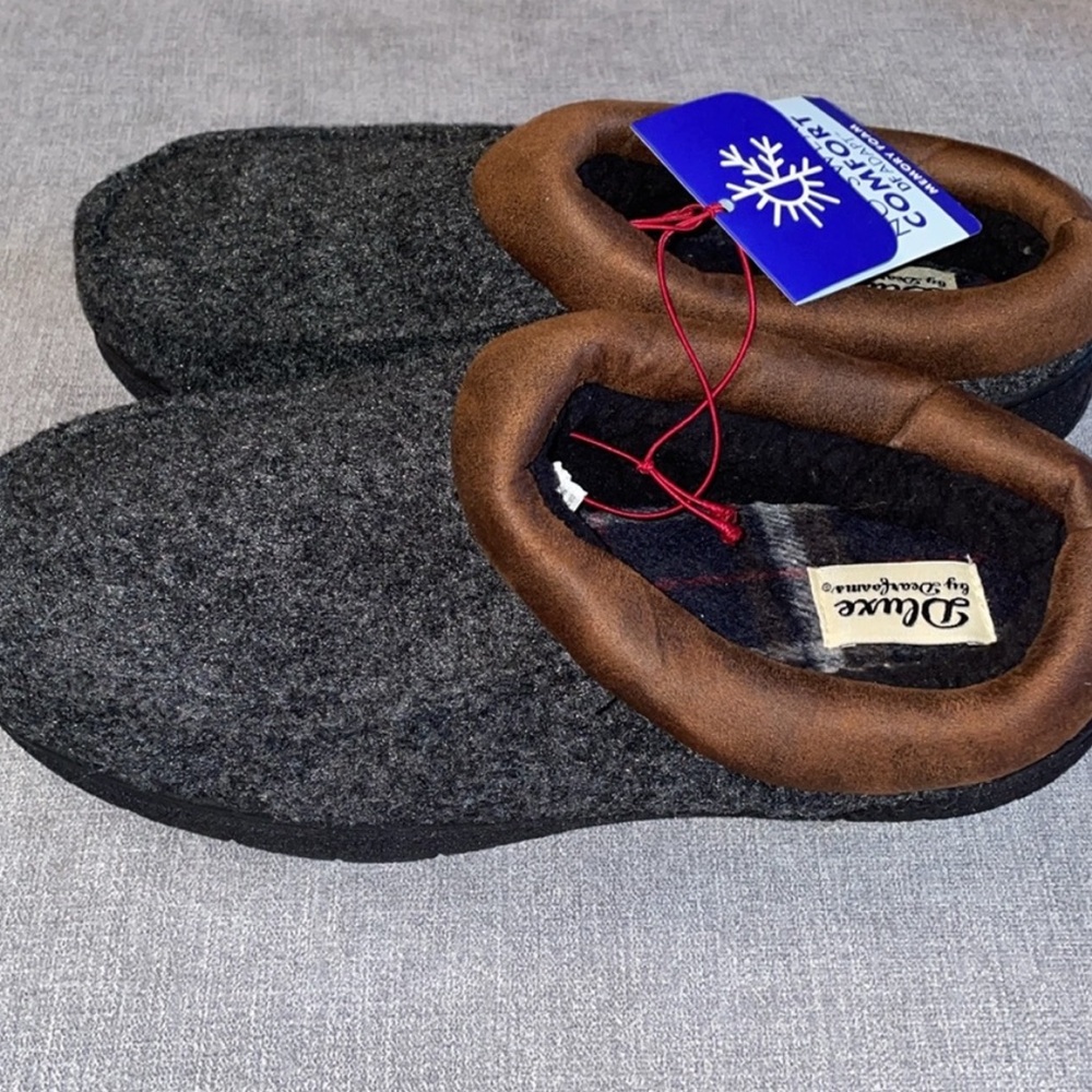 Dluxe by Dearfoam Memory Foam Slippers